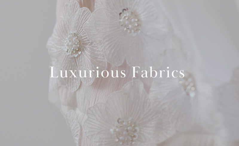 Luxurious Fabrics｜上品見えを約束！高級感あふれる素材に注目